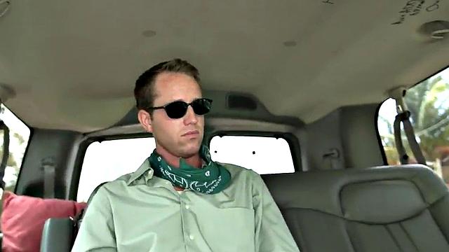 Fooled guy got handjob in car