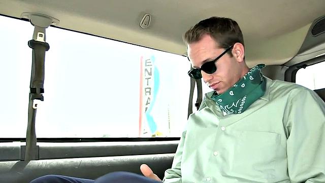 Fooled guy got handjob in car