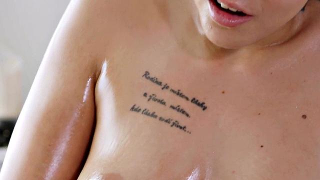 Curvy oiled babe spoiled on massage while pussyfingered