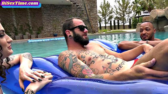 Hairycunt petite beauty fucked in 3some