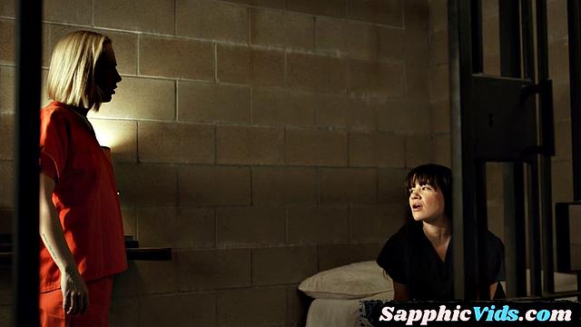 Curvy lesbian scissoring cellmate after oralsex