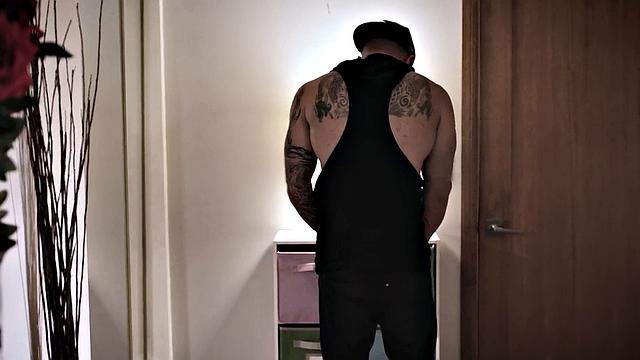 лена пол отдается брутальному мужчине ради своих вещей