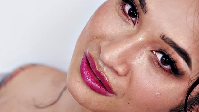 Bigbooty amateur babe doggystyled after teasing in bath