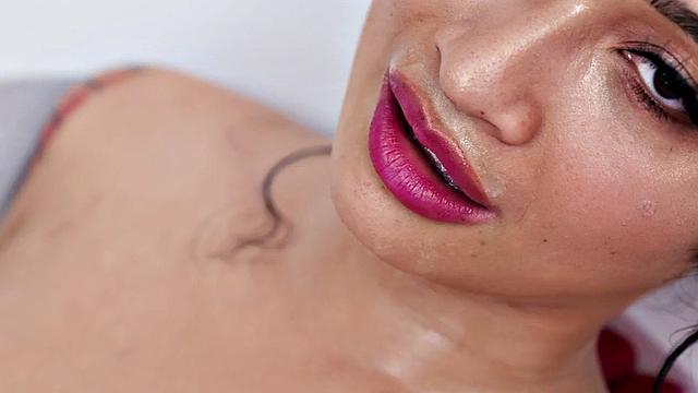 Bigbooty amateur babe doggystyled after teasing in bath