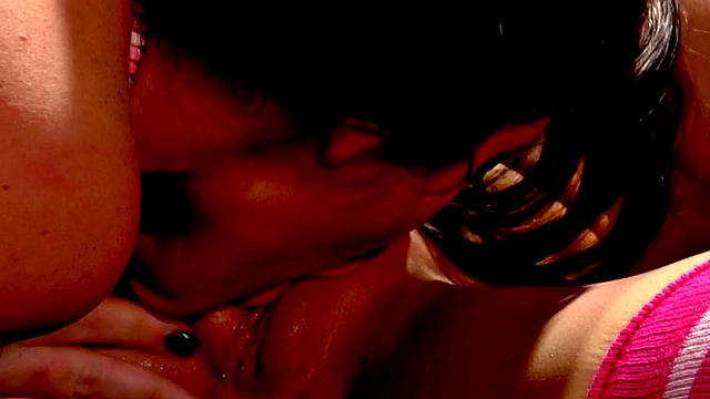 Curvy glamour girls licking and fingering pussy as couple