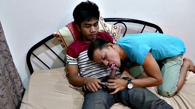 This Asian straight boy is a real looker. And his smile is enough to send me over the edge. Alex couldn't wait to get his mouth wrapped around this cute boy's cock. Robin has never had a gay blowjob before, so he was not sure what to expect.