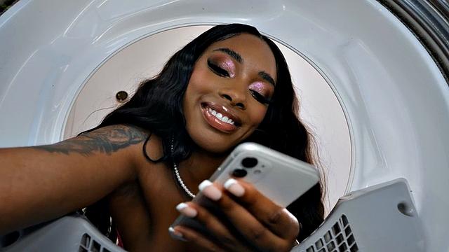 Bigbooty ebony babe stuck in washing machine and fucked