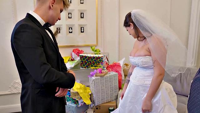 VIP4K. Bride spreads her legs in front of the wedding planner