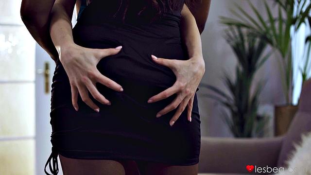 Interracial lesbian eating