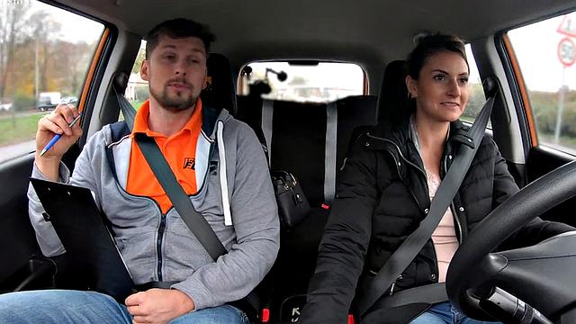 Drive babe rammed in car after deepthroating cock