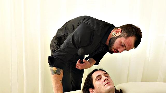 Mesmerized bottom fucked bareback by inked top jock