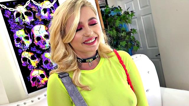 Gagging 21yo slut rims BFs asshole before pussybanged