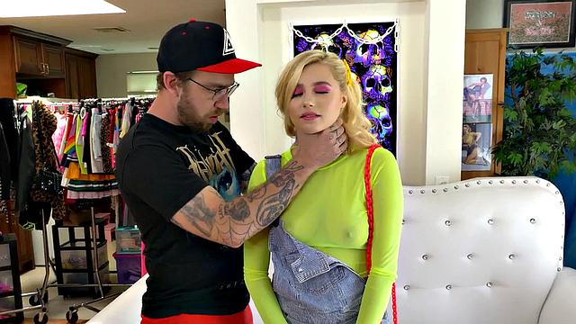 Gagging 21yo slut rims BFs asshole before pussybanged