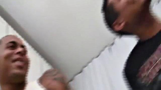 Фабиам лезет в Эрико со своим хуищем, Эрико явно не рад