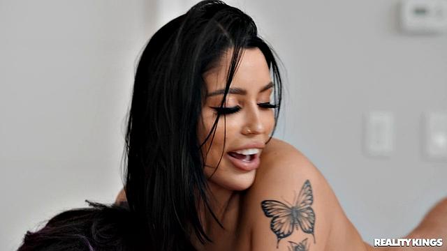 Squirting Roomie Threesome