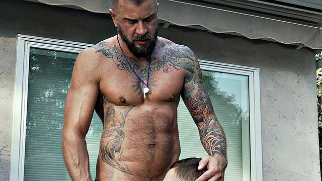 Inked buff DILF spoiling guy