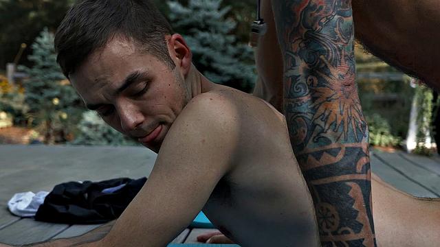 Inked buff DILF spoiling guy