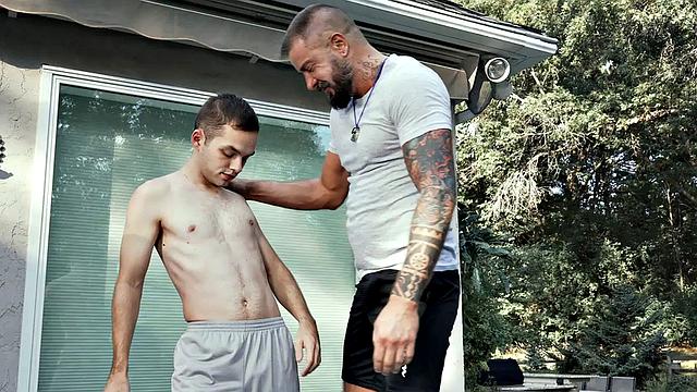 Inked buff DILF spoiling guy