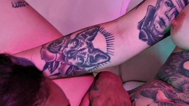 Trans dyke eating ebony pussy