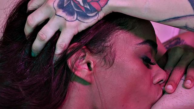 Trans dyke eating ebony pussy