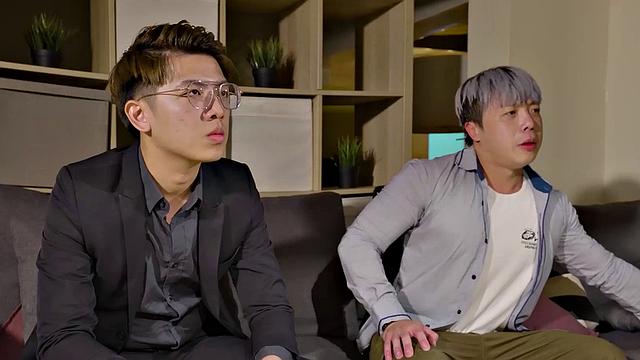 Miss Stacy and model friends try to win a big bonus on their modeling shoot