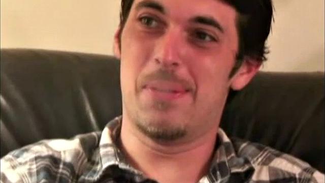 доктор-любитель дрочит и кончает на камеру