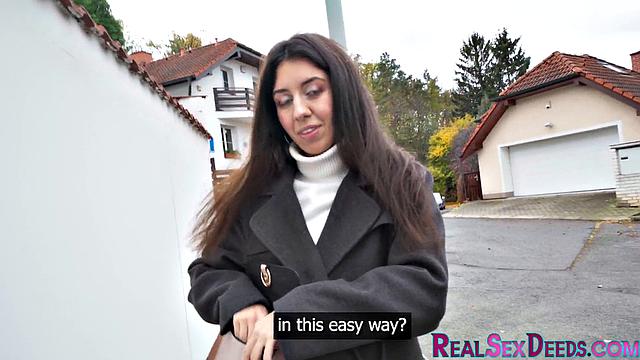 Fooled babe cockbouncing on stranger