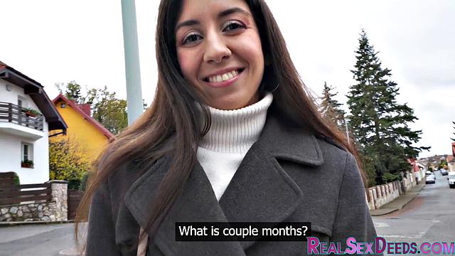 Fooled babe cockbouncing on stranger