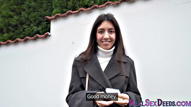 Fooled babe cockbouncing on stranger