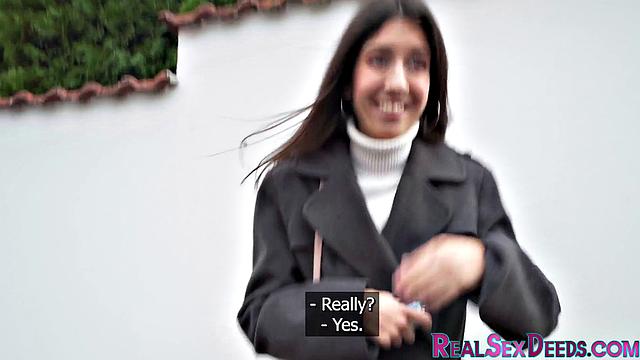 Fooled babe cockbouncing on stranger