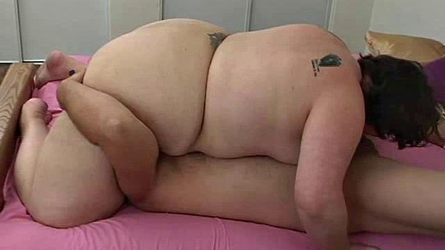 BBW Kira Facesits Younger Guy