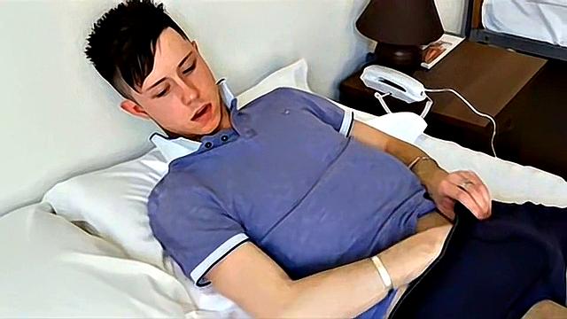 Брэд пробует жёсткий член! - Брэд Холт
