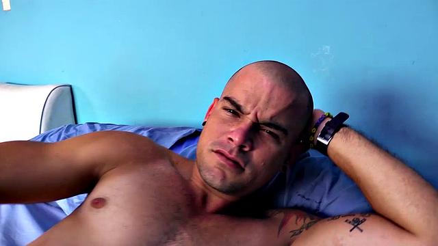 Big boy Oscar is back for a solo jack off, giving us an opportunity to focus on his large dick. With that shaved head, he can look a bit intimidating, which probably explains why he worked as ac op for a while. 