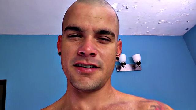 Big boy Oscar is back for a solo jack off, giving us an opportunity to focus on his large dick. With that shaved head, he can look a bit intimidating, which probably explains why he worked as ac op for a while. 