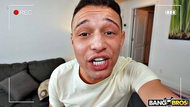 Прямая трансляция пошла не по плану - Brandy Renee показывает, как рвутся леггинсы и ломается парень Johnny Love с ее задом в лицо.