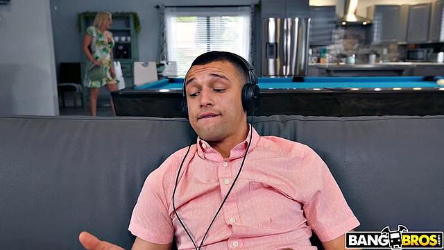 MILF Fulfills Fantasy