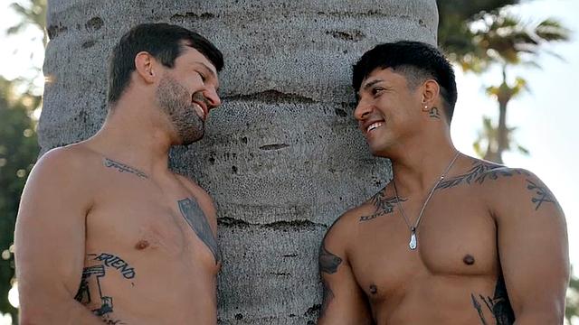 Eager muscled jock pounds his BF after fingering