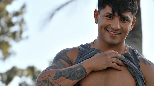 Eager muscled jock pounds his BF after fingering