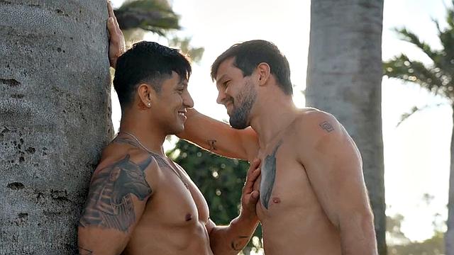 Eager muscled jock pounds his BF after fingering