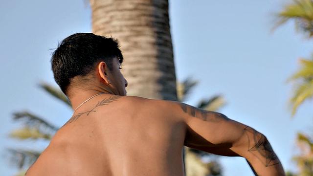 Eager muscled jock pounds his BF after fingering