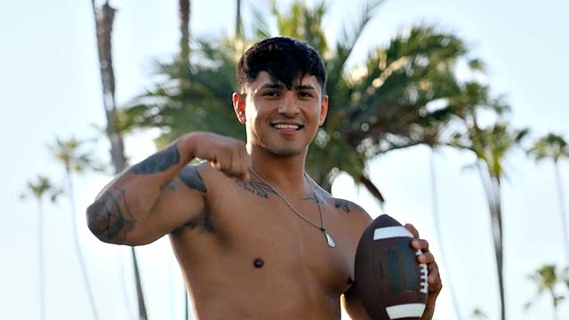 Eager muscled jock pounds his BF after fingering