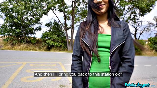 колумбийская латина даёт жару на улицах праги