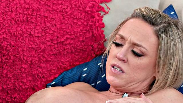 Sinful lez licks pussy of mature busty dyke in 69