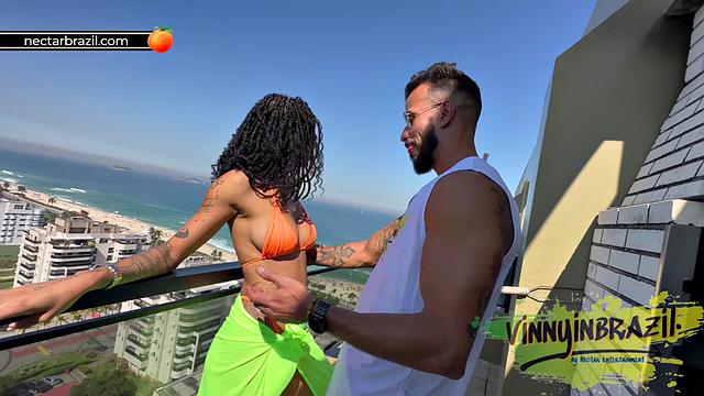 After picking up the actress on the street, he took her to his apartment for a good fuck