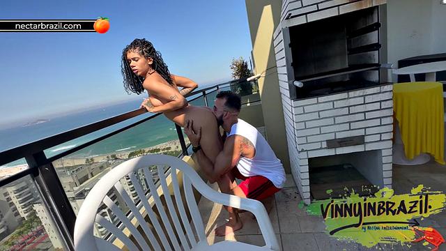 After picking up the actress on the street, he took her to his apartment for a good fuck