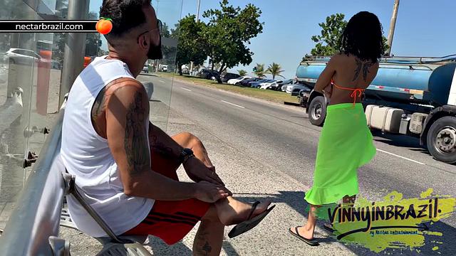 After picking up the actress on the street, he took her to his apartment for a good fuck