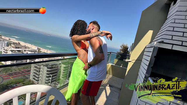 After picking up the actress on the street, he took her to his apartment for a good fuck