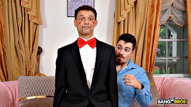 рыжая трахается с куклой и ловит сперму на лицо