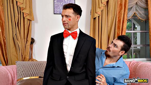 рыжая трахается с куклой и ловит сперму на лицо