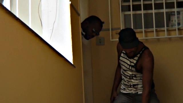 Рию Мело с трудом садится на член Франсиско, зато теперь привыкла к латинским страстям